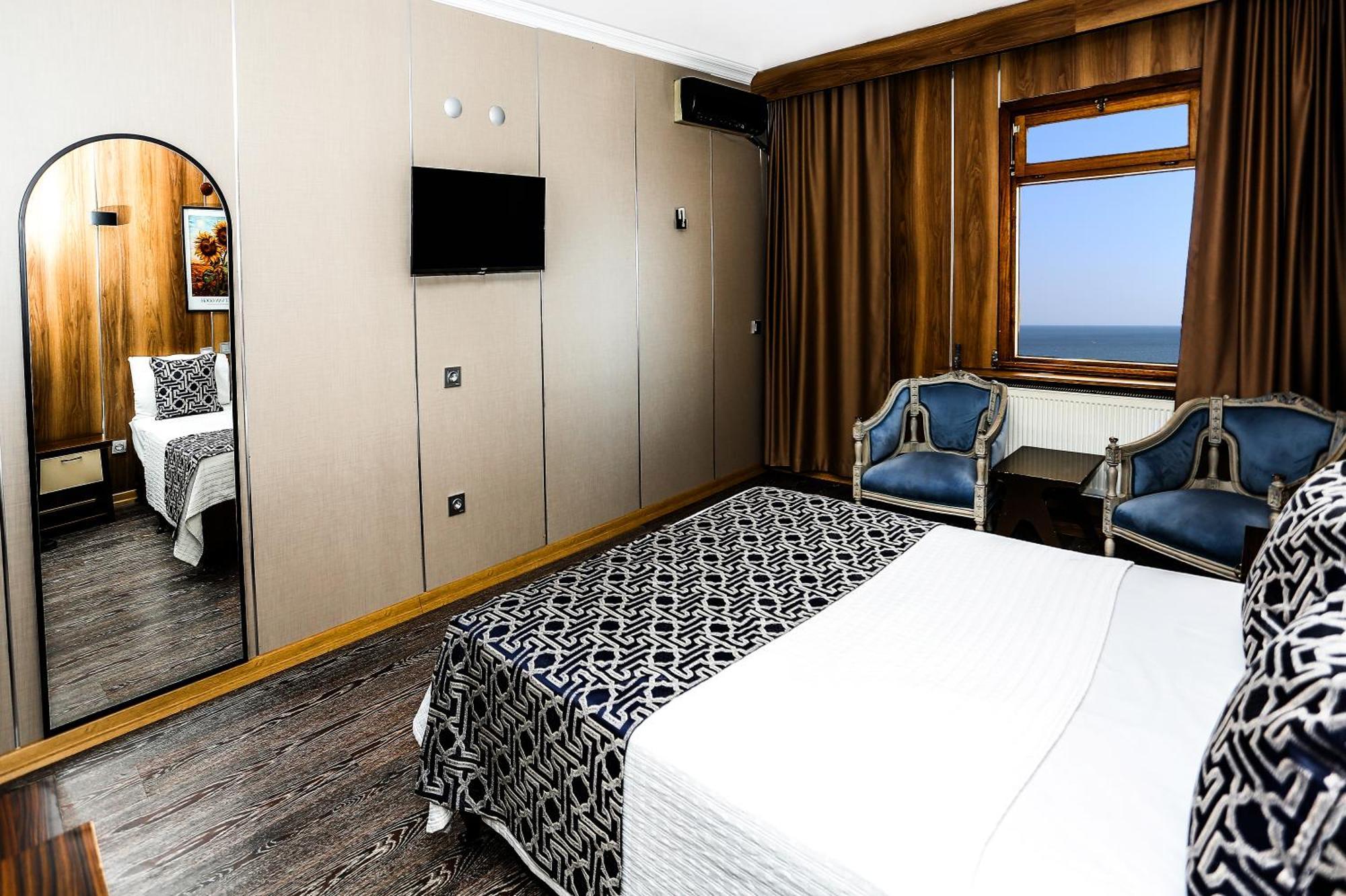 Deluxe Triple Room Sea View